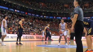 Básquet: Argentina ganó otro amistoso pero se lesionó Campazzo