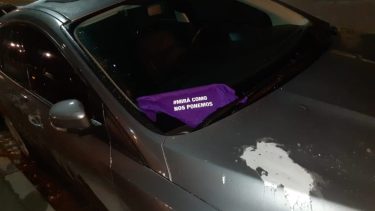 Roca: atacaron el auto de un reconocido abogado y apuntó a grupos feministas