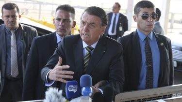 Arde la Amazonia: Bolsonaro culpó a las ONG ambientalistas