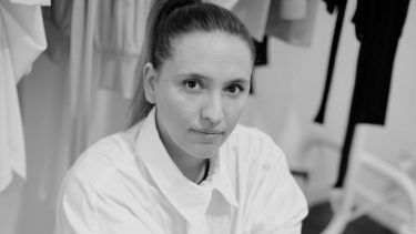 Quién es Romina Cardillo, la cara argentina de la moda vegana que es furor en el mundo