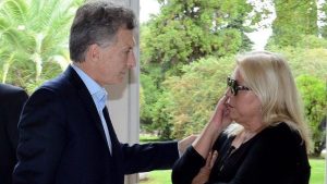 Macri se reunió con Carrió para analizar «correcciones políticas y económicas»
