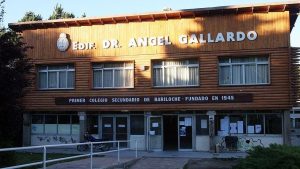 Suspenden las clases en el colegio de Bariloche donde encontraron un artefacto sospechoso