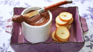 Tostadas con manteca y chocolate para los más chicos