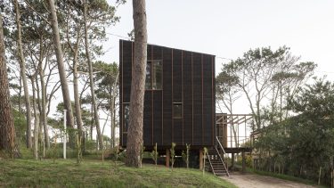 Arquitecto de Roca concreta esta casa en Punta del Este