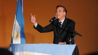 Pichetto: «Los que tengan un departamento de más, lo van a tener que entregar a la revolución»