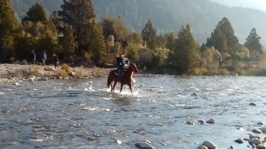 Personal de la Brigada Montada de la Policía provincial encontró el cuerpo sin vida de la mujer. (Gentileza)