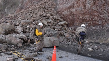 Durante el martes y miércoles, se realizará la remoción del bloque y comenzarán los trabajos de limpieza de la ruta 40 para conectar nuevamente el tránsito.  Foto: archivo