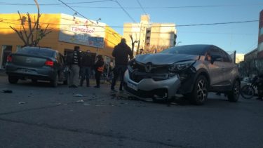 Roca: provocó un accidente por pasar el semáforo en rojo