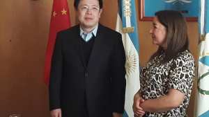 El embajador chino visitó la estación espacial de su país en Quintuco
