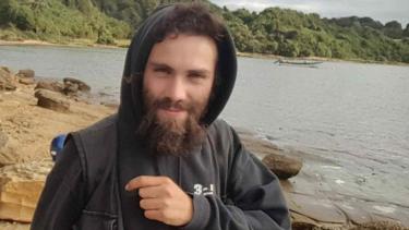 Cientos de manifestantes salieron a marchar esta tarde hasta el Centro Cívico de Bariloche para reclamar justicia por Santiago Maldonado. (Archivo)