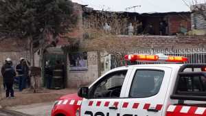 Una persona murió y otras dos resultaron heridas en un incendio en Neuquén