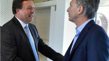 Alberto Weretilneck y Mauricio Macri años atrás cuando uno era gobernador y otro, presidente de la Nación. Archivo