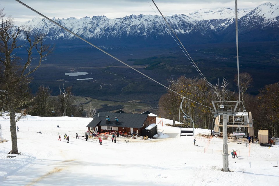 El cerro Perito Moreno es el centro de esquí de El Bolsón que busca tentar a los extranjeros para este invierno. Foto: Gentileza