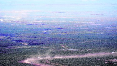 El área Parva Negra Oeste se ubica el noroeste de la zona caliente de Vaca Muerta, cerca de la cordillera del Viento. 