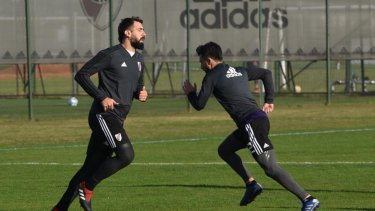El Oso podría ser titular y Nacho Scocco esperará en el banco. 