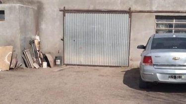 La agresión se produjo frente a un taller mecánico ubicado en el centro de la localidad.