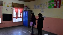 Imagen de Una escuela de Roca sigue reclamando el arreglo de paredes agrietadas