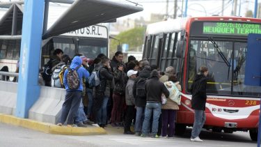 Los colectivos circularán con horarios especiales durante las fiestas. Foto Archivo. 