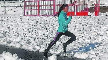 Rocío Reyes desafió el frío y la nieve para completar su entrenamiento antes de viajar al Campeonato Nacional de Cross Country. Foto: gentileza