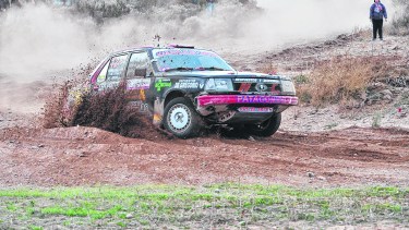 Claudio Simonelli es el rival a vencer con su R18 en la Clase A-7. (Foto: Gentileza Omar de los Santos)