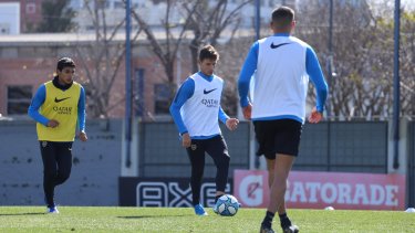 El delantero, ex Unión, llegó tras la salida de Benedetto y el domingo tendrá su estreno oficial. (Foto: @BocaJrsOficial)