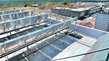 Por las características de la zona, los paneles fotovoltaicos son una de las alternativas más usadas en los nuevos edificios.
