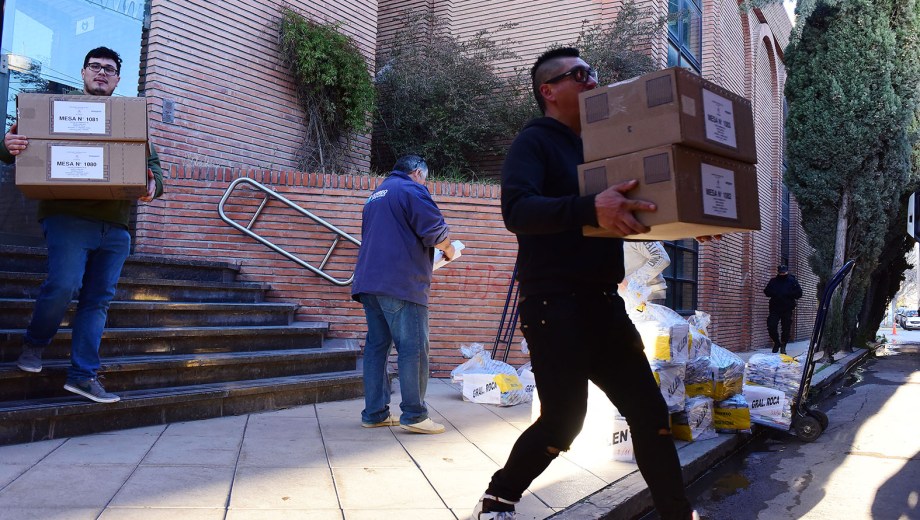 Las urnas para las PASO ya estn en Viedma Foto Mauricio Martin