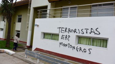 Pintadas en la Casona de Derechos Humanos en Viedma. Foto: Mauricio Martin.