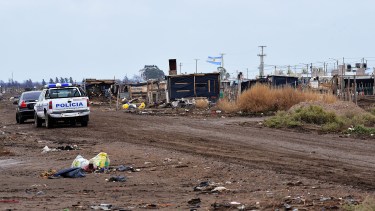 viedma: toma barrio 2 enero policias en el ingreso

foto:Mauricio Martin