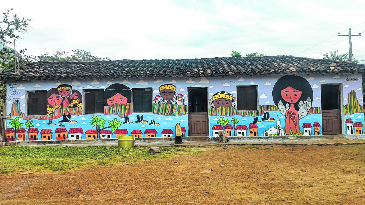 Pinta las paredes del mundo. Este es un mural en Bolivia, pero también llevó su arte a otros puntos urbanos. 