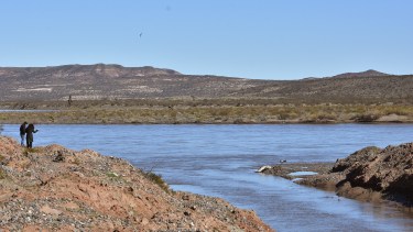 El río Neuquén a la vera de Sauzal Bonito entre Añelo y Cutral Co. Foto: Fernando Ranni. 
