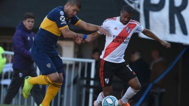 Marcelo Weigandt y Nicolás De La Cruz, uno de los duelos de esta noche en el Monumental.