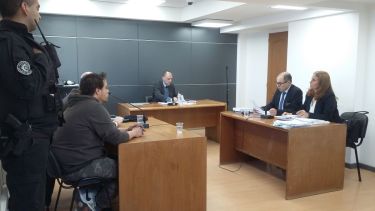 Hoy se realizó la audiencia de formulación de cargos contra Gómez por incumplimiento de la pena.