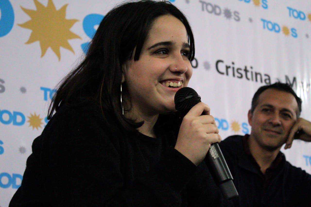 Ofelia Fernández estuvo en el auditorio de la Biblioteca de la UNC junto a Marcelo Zúñiga. Foto Yamil Regules
