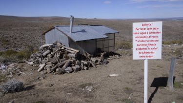La casa del ermitaño quedó abandonada y fue saqueada. Foto: Marcelo Martínez