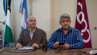 Alejandro Pozas (der) fue removido del Consejo de Administración de la CEB. Archivo