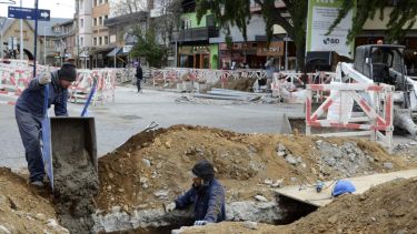 Las tareas ahora se concentran en la primera cuadra de la calle Mitre. Foto: Alfredo Leiva