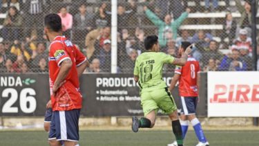 Opazo festejó con todo su primer gol desde su vuelta a Cipo este año. (Foto: Juan Thomes)