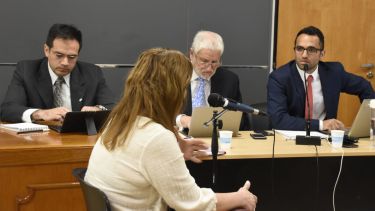 Una de las testigos de la audiencia de ayer. Hoy el juicio se reanudará a las 9. Foto: Juan Thomes