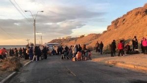 Chubut: docentes bloquean la playa de tanques de YPF en Comodoro Rivadavia
