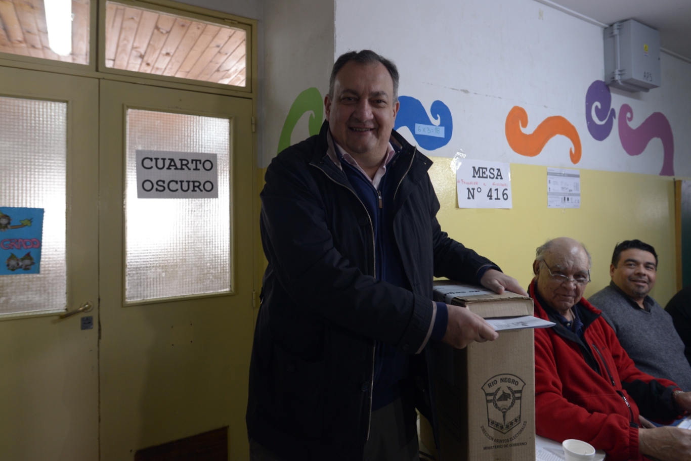 Gustavo Gennuso, candidato  a la reelección emitió su voto en la Escuela 321. Foto: Marcelo Martínez