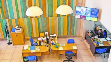 El edificio del IMPS tiene cuatro pisos sin terminar que deberían generar ingresos por alquiler. (Juan Thomes)