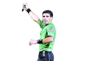 Andrés Merlos tuvo un pésimo arbitraje en el partido entre River y Vélez. Fue parado para la Superliga y tampoco dirigirá la Copa Argentina.