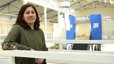 Valeria Resenite, coordinadora de la feria municipal del libro de Roca.