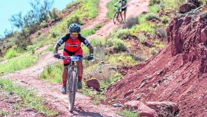 Se corre el Rally Maratón de Mountain Bike en Añelo