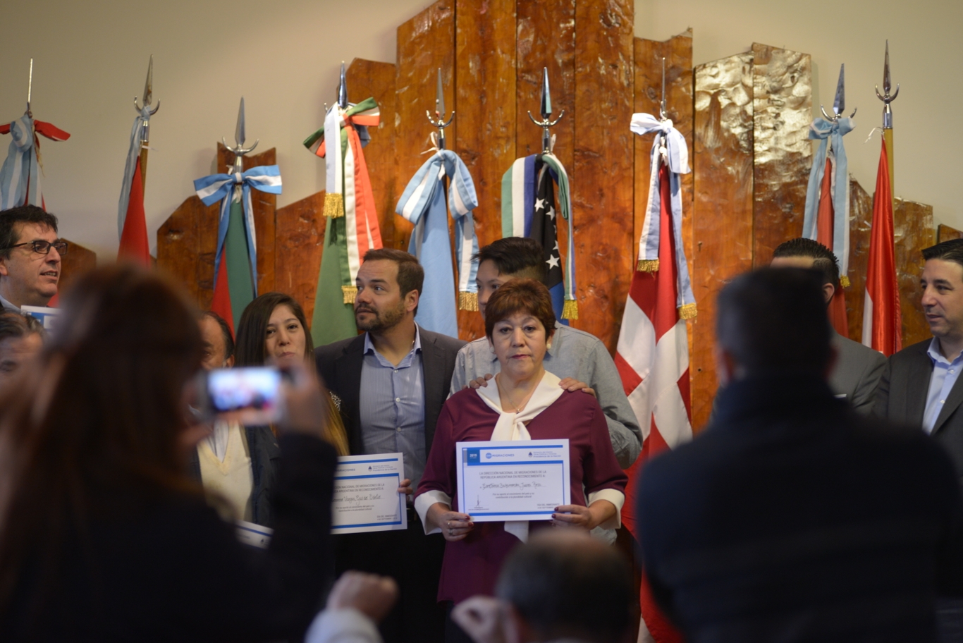 En el acto se otorgó un reconocimiento a 40 inmigrantes. Foto: Marcelo Martínez