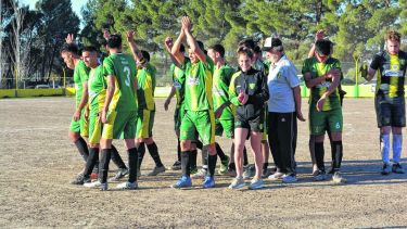 Los de Algarrobo arriesgan la punta del Clausura.