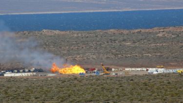 YPF estima que en dos o tres semanas se tendrá el control total del pozo. (Archivo Juan Thomes).-