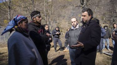 El fiscal Inti Isla fue este martes hasta el lugar del conflicto para tratar de interceder. (Foto: Marcelo Martínez)