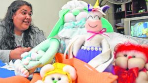 Natalia encontró en los  muñecos un estilo de vida